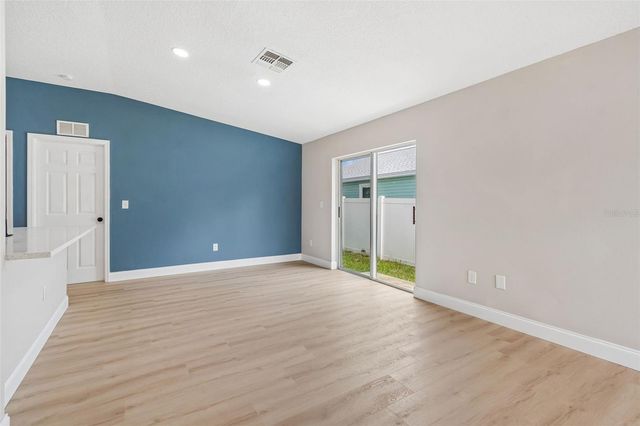 8104 N BOULEVARD, Tampa, FL 33604