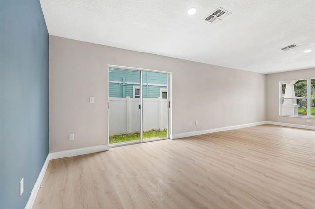 8104 N BOULEVARD, Tampa, FL 33604