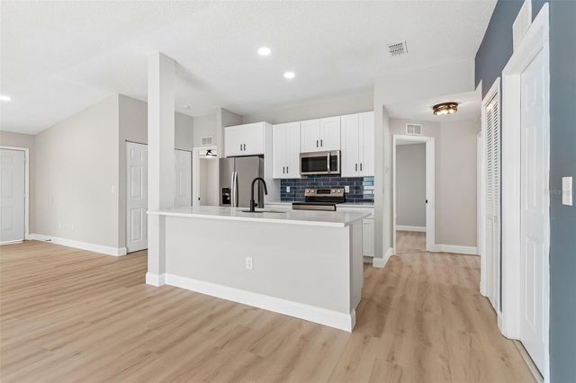 8104 N BOULEVARD, Tampa, FL 33604