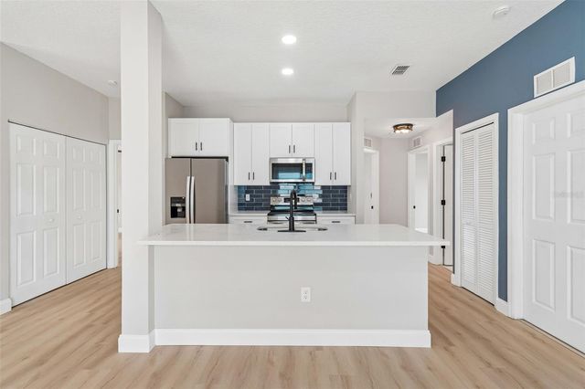8104 N BOULEVARD, Tampa, FL 33604