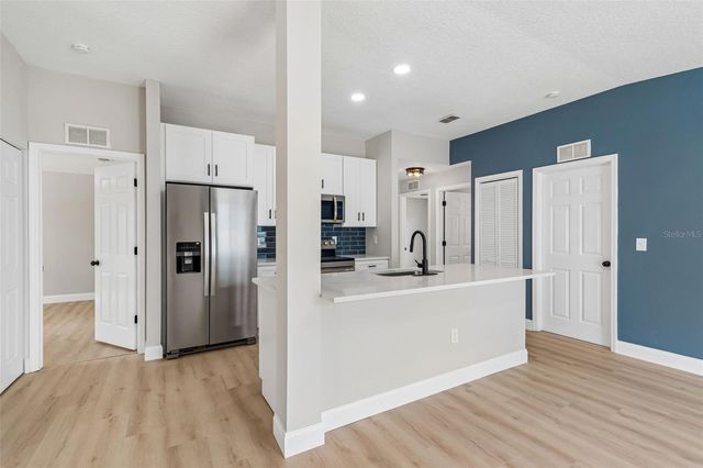 8104 N BOULEVARD, Tampa, FL 33604