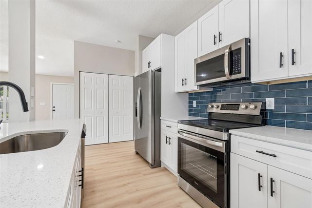8104 N BOULEVARD, Tampa, FL 33604