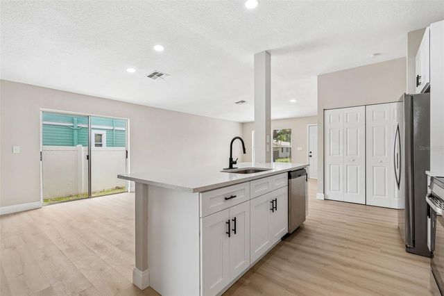8104 N BOULEVARD, Tampa, FL 33604