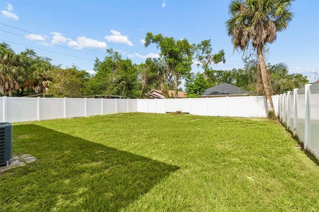8104 N BOULEVARD, Tampa, FL 33604