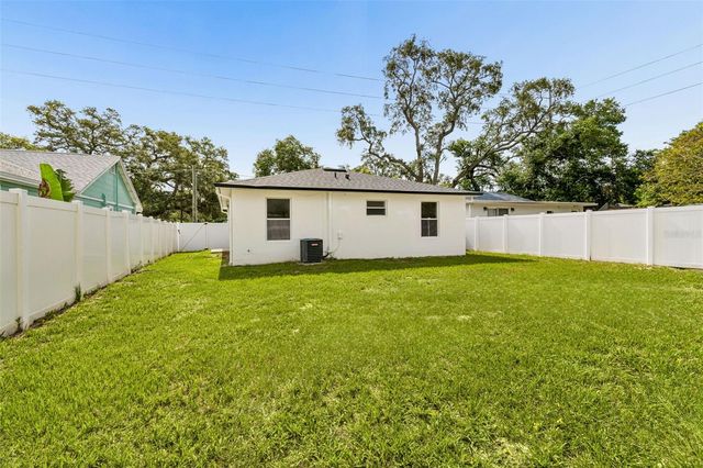 8104 N BOULEVARD, Tampa, FL 33604