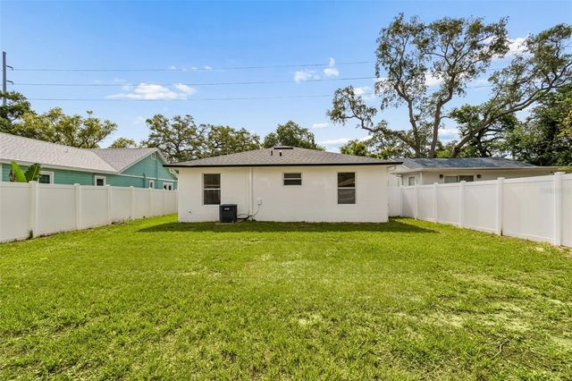 8104 N BOULEVARD, Tampa, FL 33604
