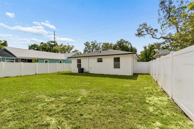 8104 N BOULEVARD, Tampa, FL 33604