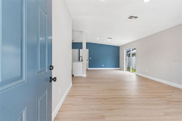 8104 N BOULEVARD, Tampa, FL 33604
