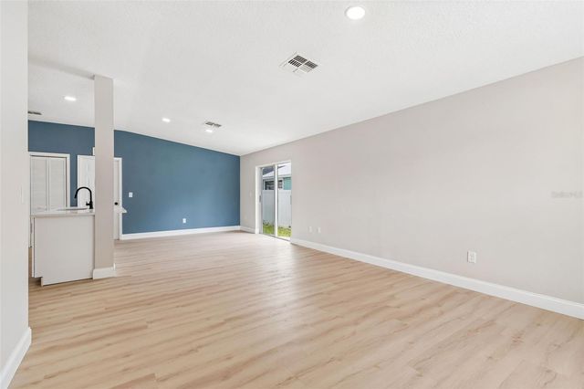 8104 N BOULEVARD, Tampa, FL 33604