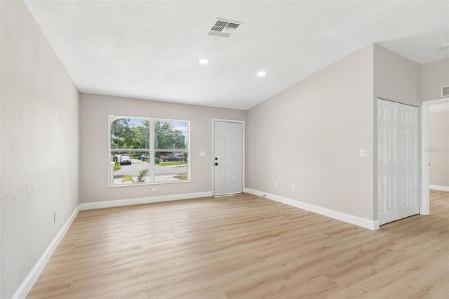 8104 N BOULEVARD, Tampa, FL 33604