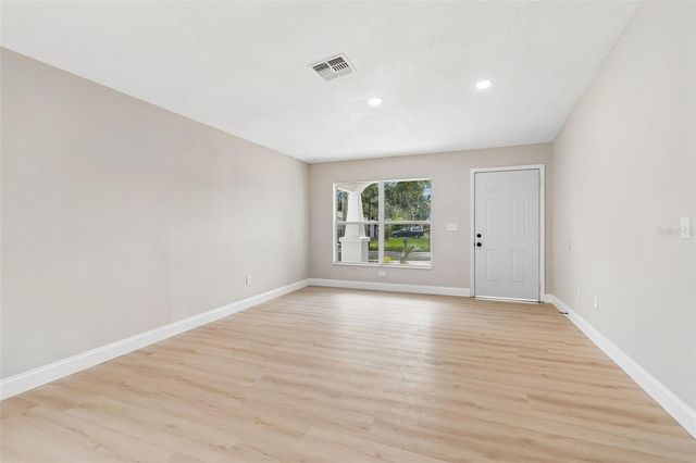 8104 N BOULEVARD, Tampa, FL 33604