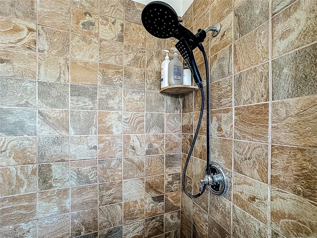 Image 40 of property listing at 13836 DANIELS LANDING CIRCLE, Winter Garden, FL 34787