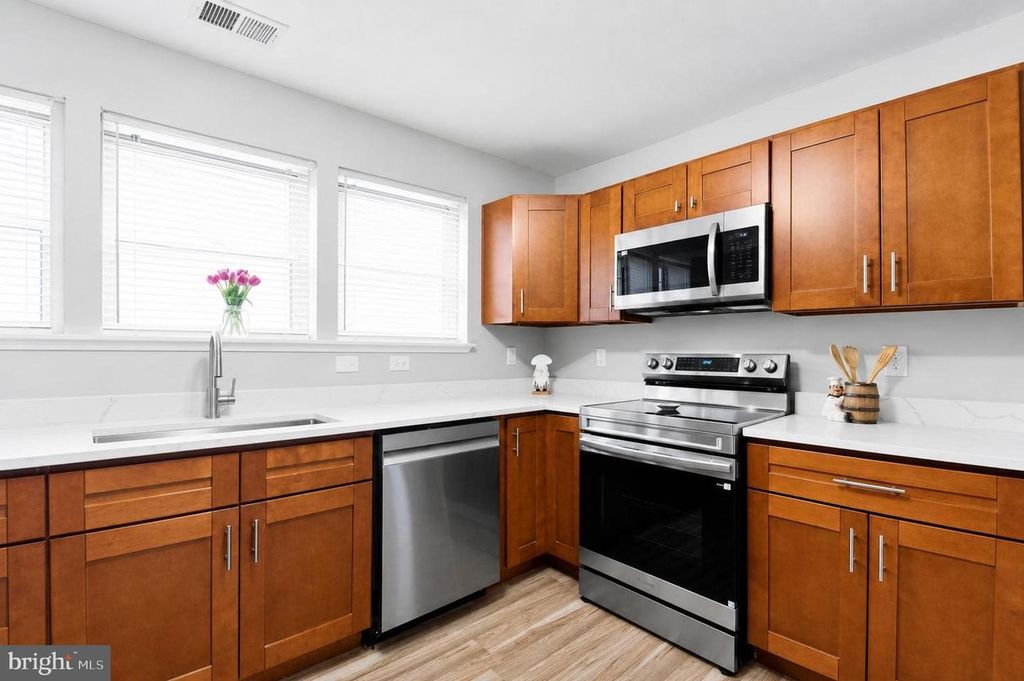 Image 1 of property listing at 4119 APPLEGATE CT #9, Suitland, MD 20746