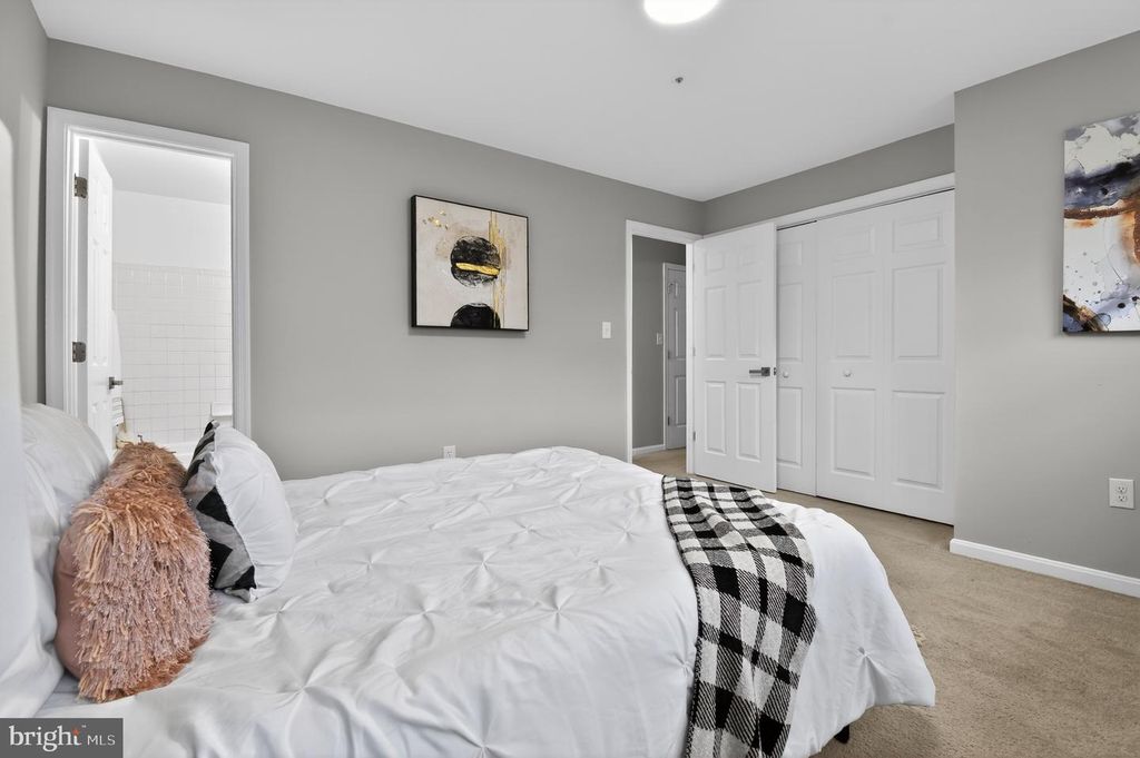 Image 10 of property listing at 4119 APPLEGATE CT #9, Suitland, MD 20746