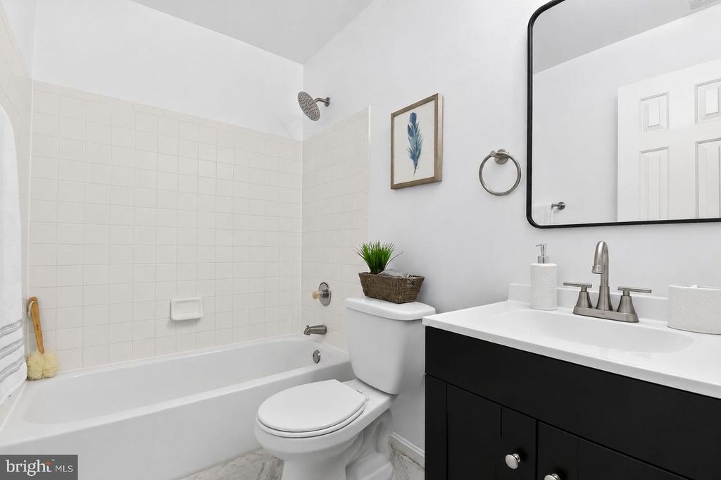 Image 11 of property listing at 4119 APPLEGATE CT #9, Suitland, MD 20746