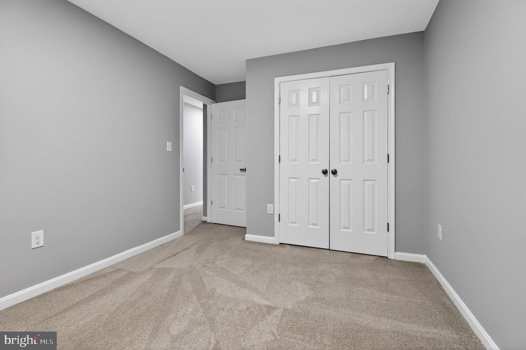 Image 12 of property listing at 4119 APPLEGATE CT #9, Suitland, MD 20746