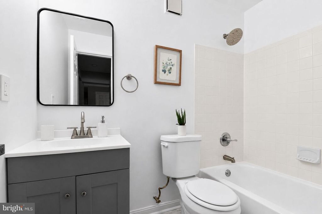 Image 15 of property listing at 4119 APPLEGATE CT #9, Suitland, MD 20746