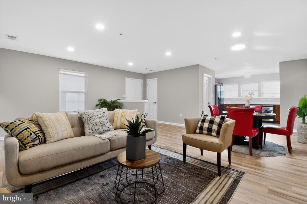 Image 5 of property listing at 4119 APPLEGATE CT #9, Suitland, MD 20746