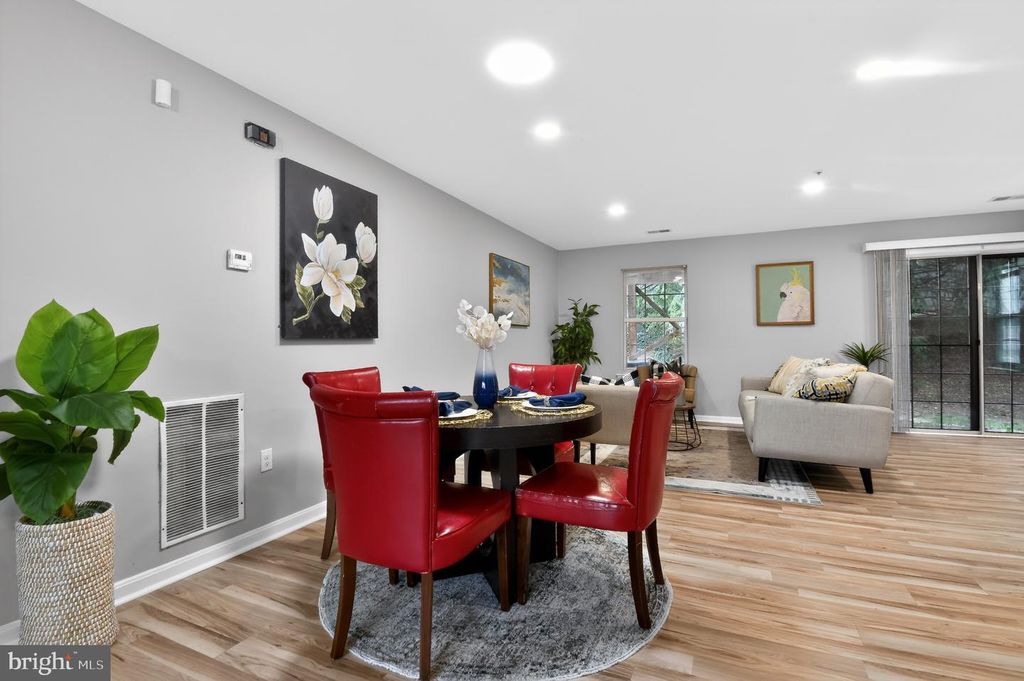 Image 7 of property listing at 4119 APPLEGATE CT #9, Suitland, MD 20746