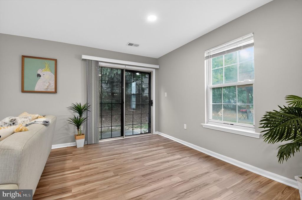Image 8 of property listing at 4119 APPLEGATE CT #9, Suitland, MD 20746