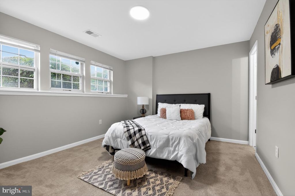 Image 9 of property listing at 4119 APPLEGATE CT #9, Suitland, MD 20746