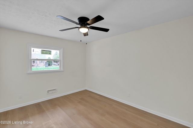 5800 Prince William St, Louisville, KY 40207