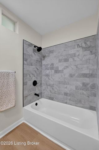 5800 Prince William St, Louisville, KY 40207