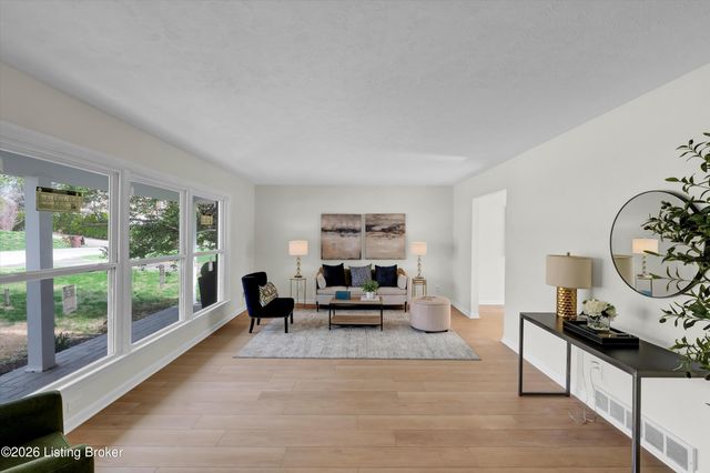 5800 Prince William St, Louisville, KY 40207