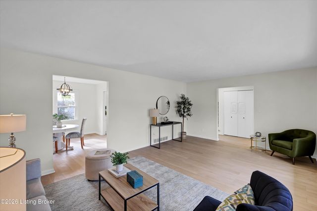 5800 Prince William St, Louisville, KY 40207