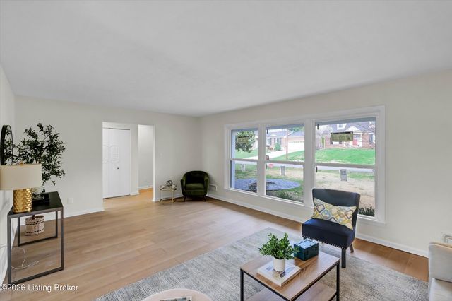 5800 Prince William St, Louisville, KY 40207