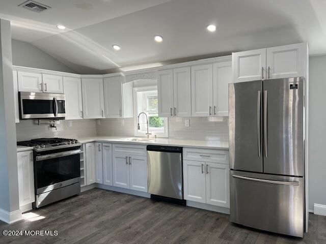 141 Mckinley Avenue, Laurence Harbor, NJ 08879