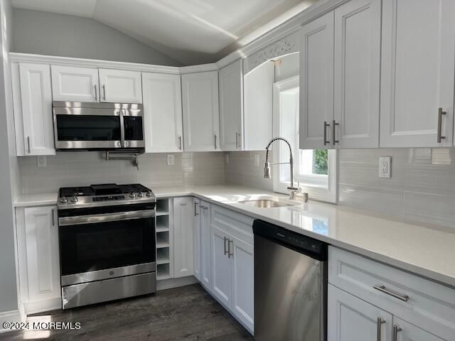 141 Mckinley Avenue, Laurence Harbor, NJ 08879