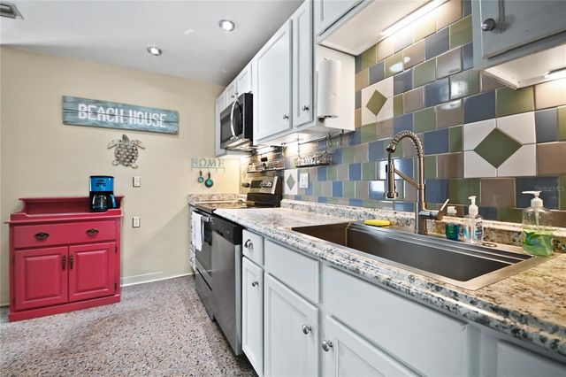 121 E YELKCA TERRACE, Edgewater, FL 32132