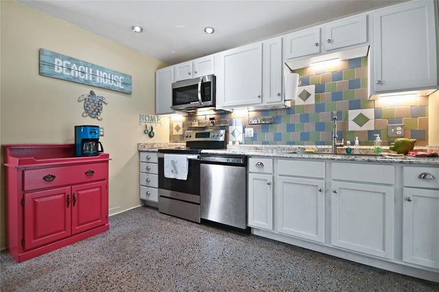 121 E YELKCA TERRACE, Edgewater, FL 32132