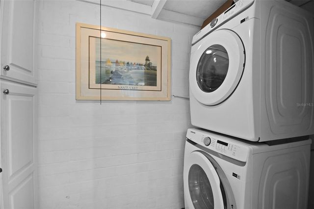 121 E YELKCA TERRACE, Edgewater, FL 32132