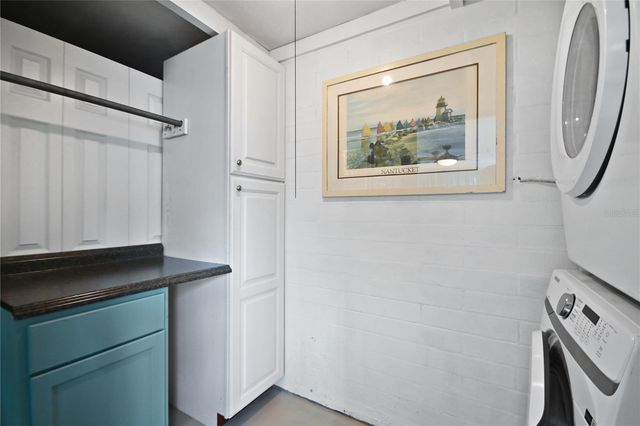 121 E YELKCA TERRACE, Edgewater, FL 32132