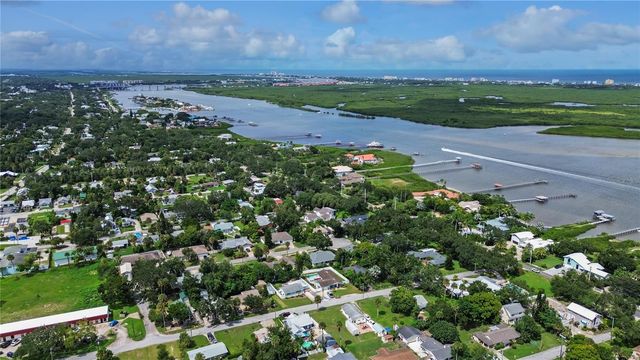 121 E YELKCA TERRACE, Edgewater, FL 32132