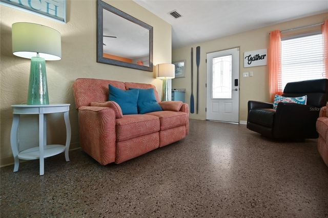 121 E YELKCA TERRACE, Edgewater, FL 32132