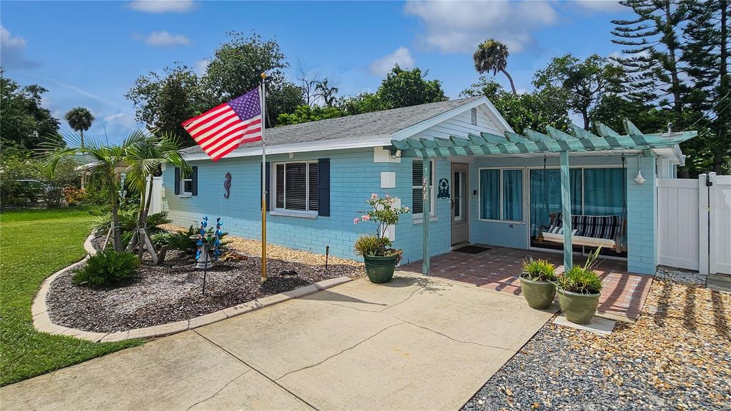 121 E YELKCA TERRACE, Edgewater, FL 32132