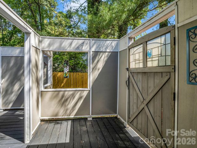 110 Chariton Avenue, Hendersonville, NC 28739
