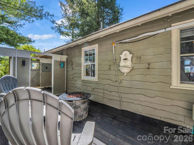 110 Chariton Avenue, Hendersonville, NC 28739