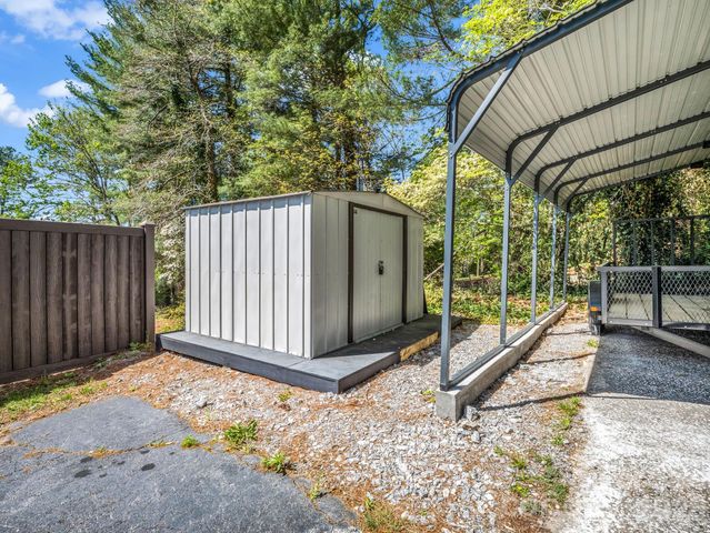 110 Chariton Avenue, Hendersonville, NC 28739
