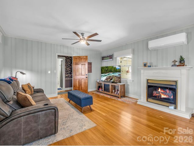 110 Chariton Avenue, Hendersonville, NC 28739
