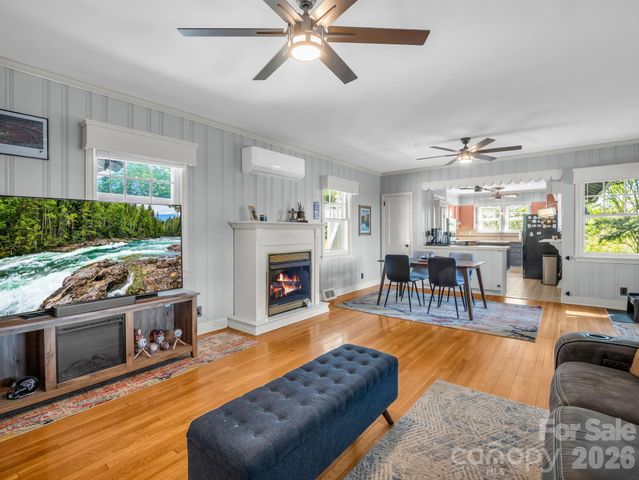 110 Chariton Avenue, Hendersonville, NC 28739