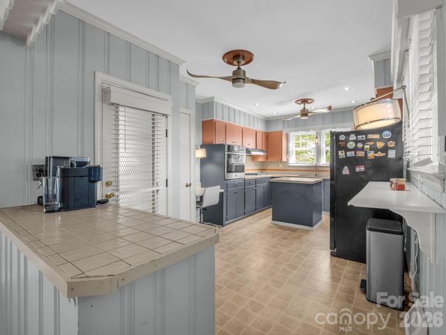 110 Chariton Avenue, Hendersonville, NC 28739