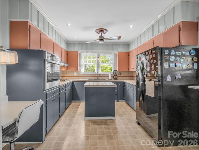 110 Chariton Avenue, Hendersonville, NC 28739