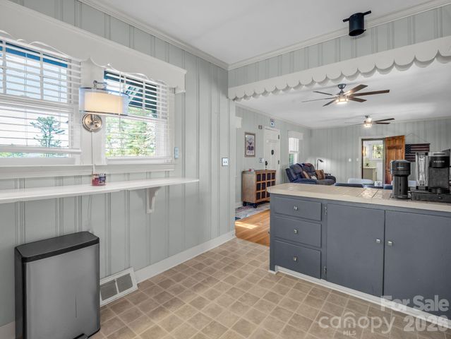 110 Chariton Avenue, Hendersonville, NC 28739