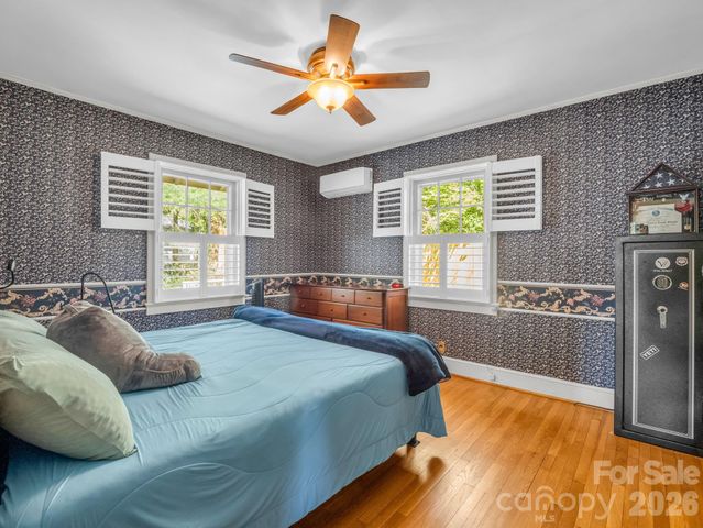 110 Chariton Avenue, Hendersonville, NC 28739