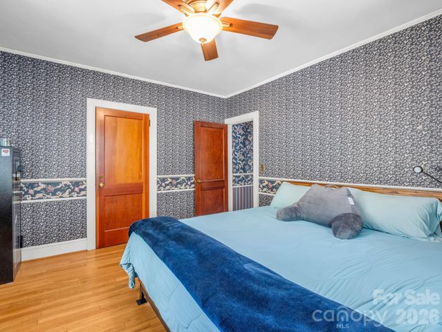 110 Chariton Avenue, Hendersonville, NC 28739