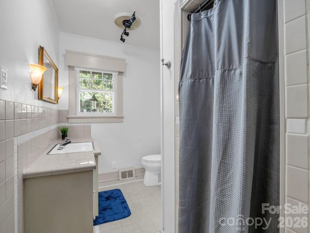 110 Chariton Avenue, Hendersonville, NC 28739